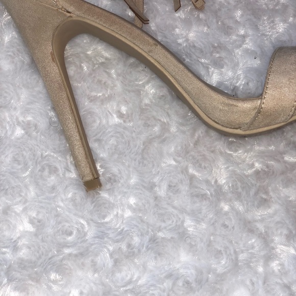 Heels - Picture 4 of 4